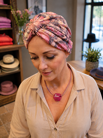Nieuw in onze collectie chemo mutsen bij Hoedtique Mary Stoop